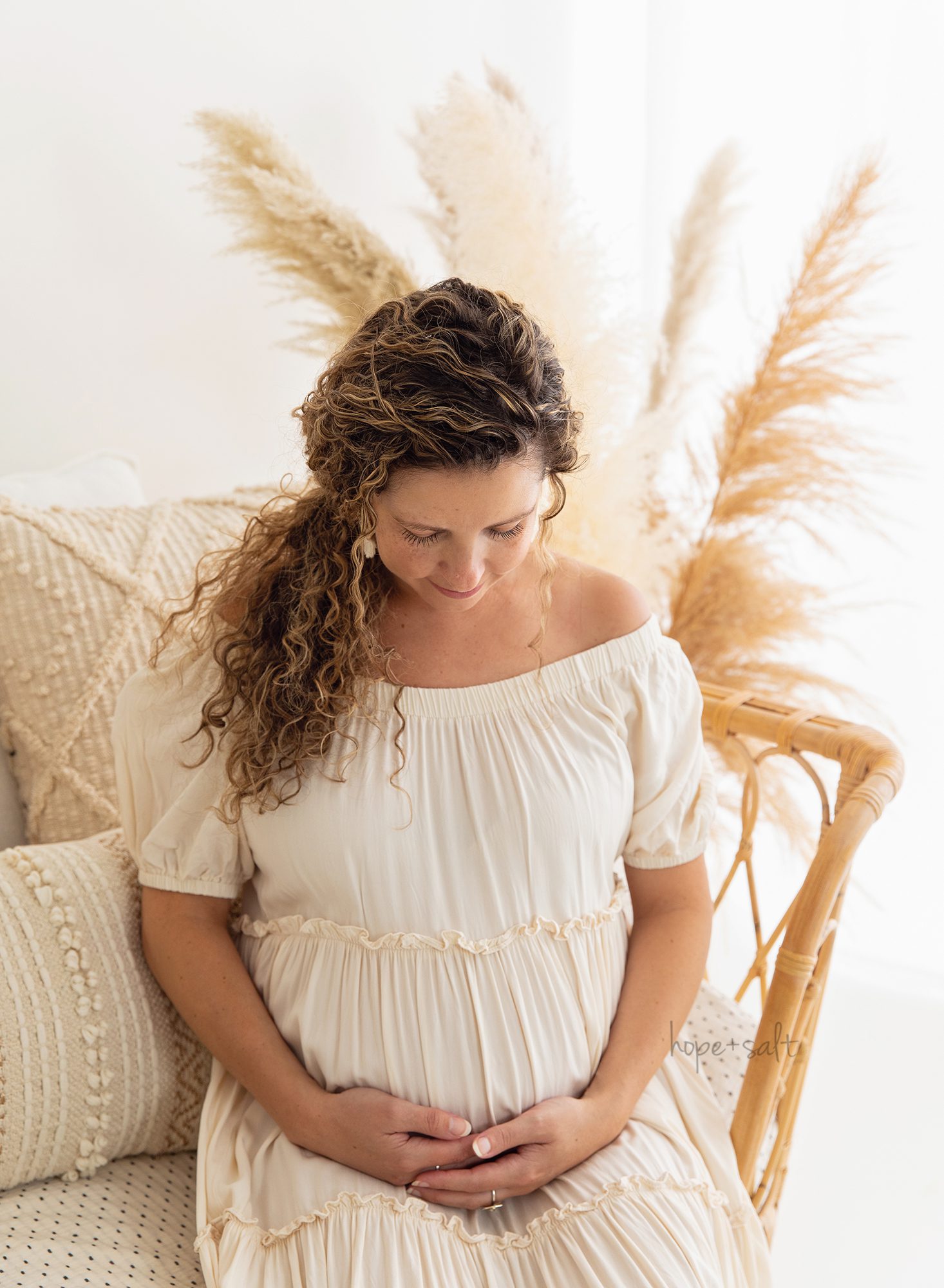 boho studio maternity session with pampas grass and sofabed oakville newborn photographer hope and salt